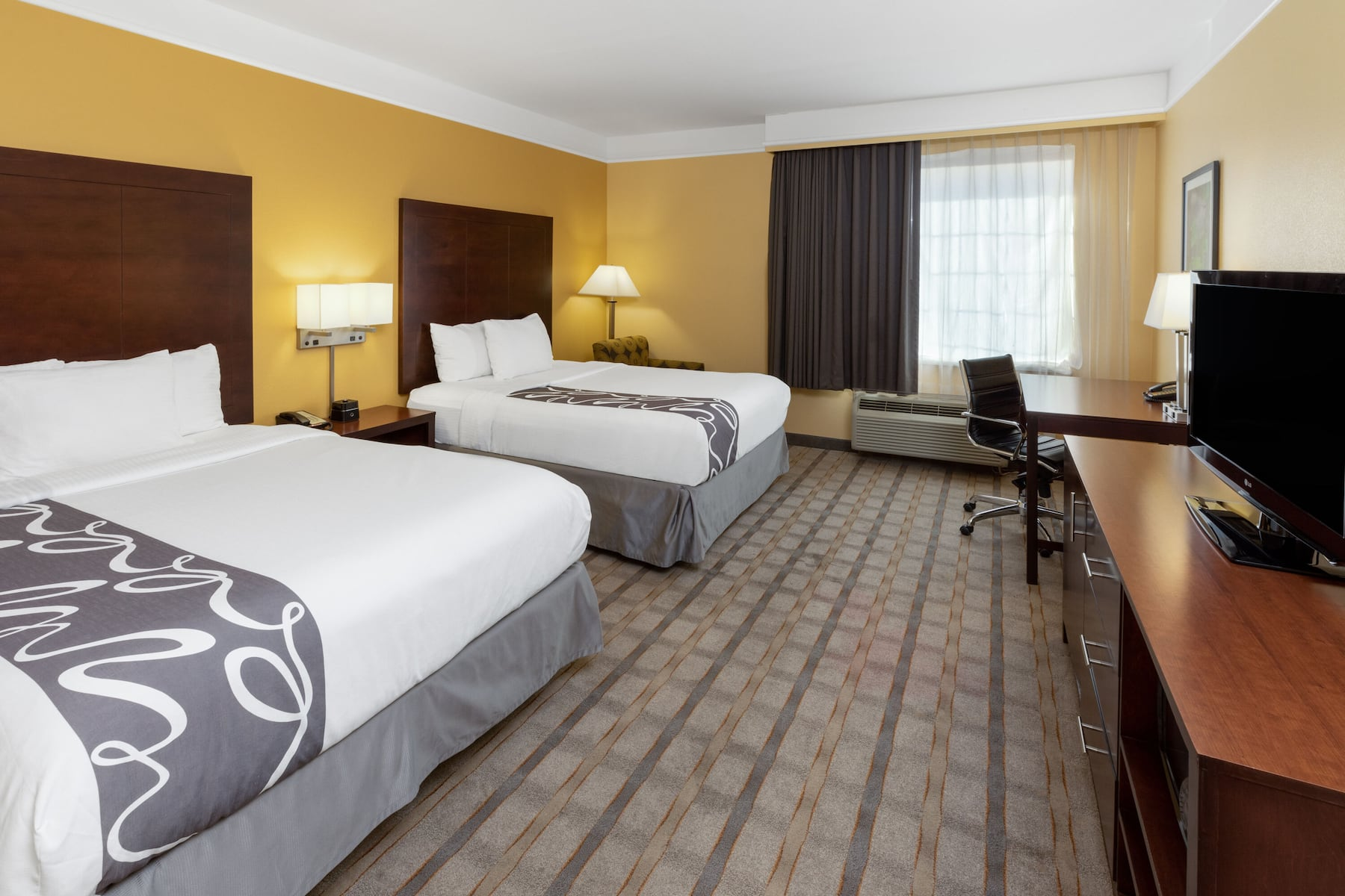 2 Queen Beds Suite Room