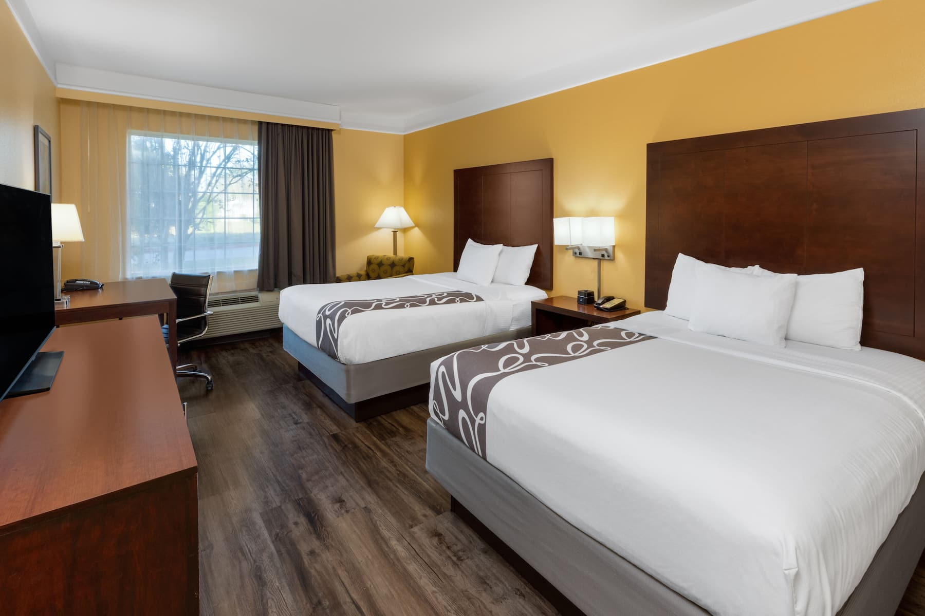 2 Queen Beds Suite Room