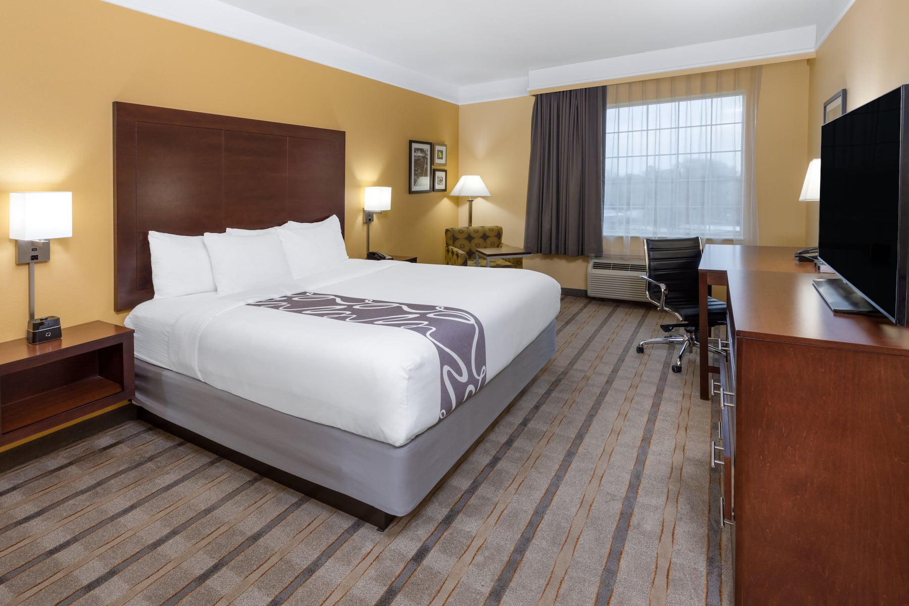 1 King Bed Executive Suite Room